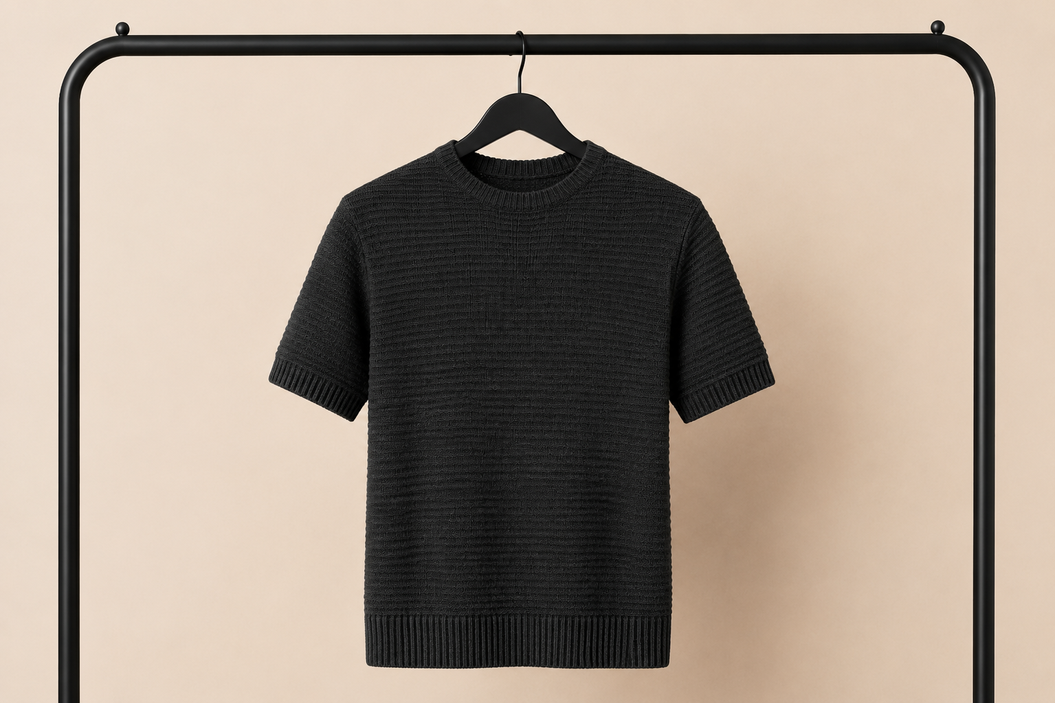 T-Shirt Nera a Maniche Corte 50% Cotone 50% Acrilico – Essential Streetwear | IMPERSONAL