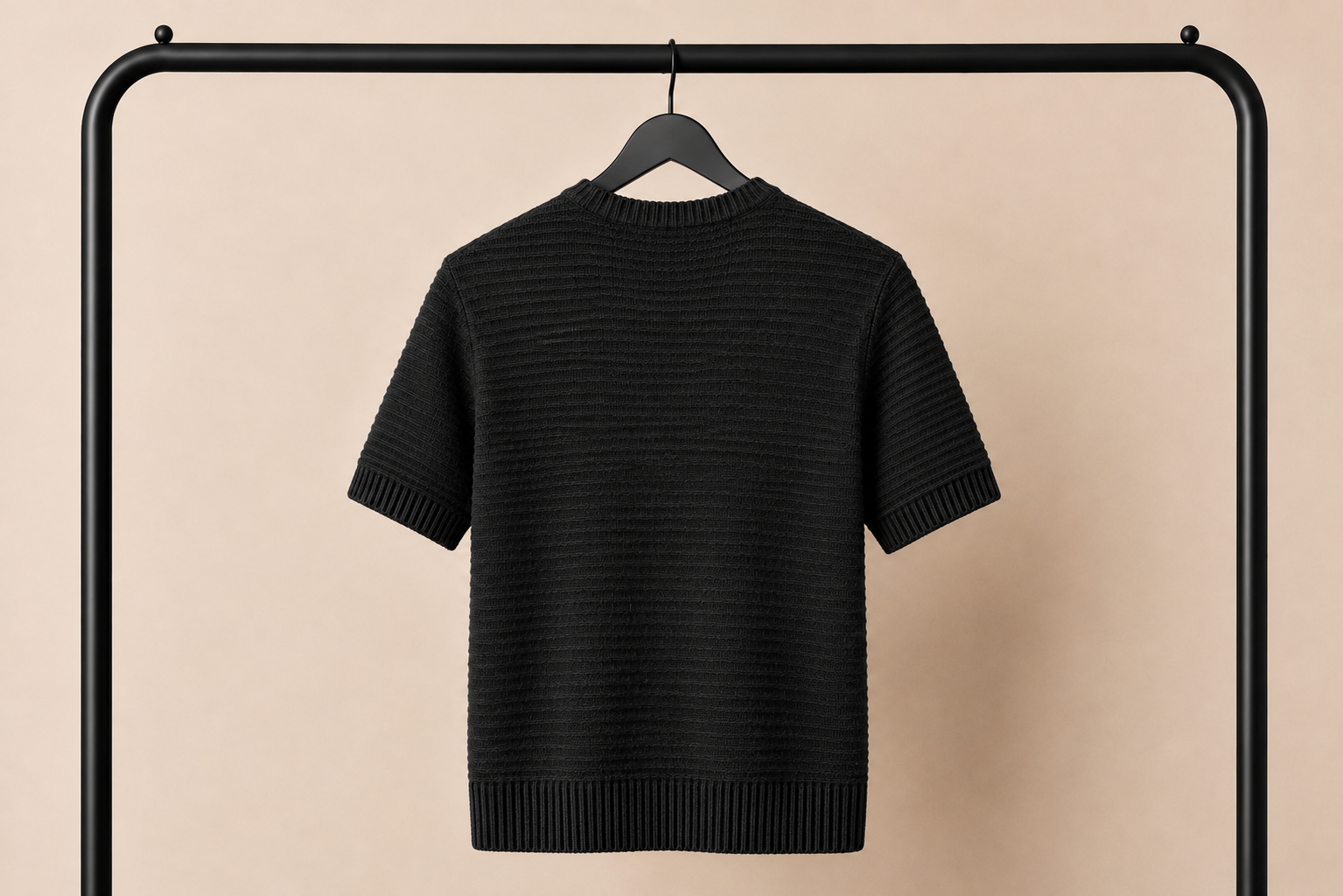 T-Shirt Nera a Maniche Corte 50% Cotone 50% Acrilico – Essential Streetwear | IMPERSONAL