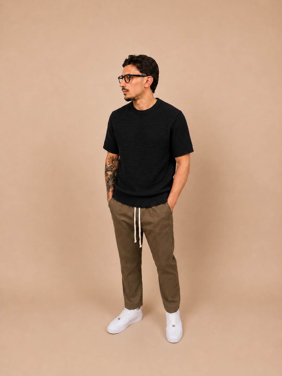 T-Shirt Nera a Maniche Corte 50% Cotone 50% Acrilico – Essential Streetwear | IMPERSONAL