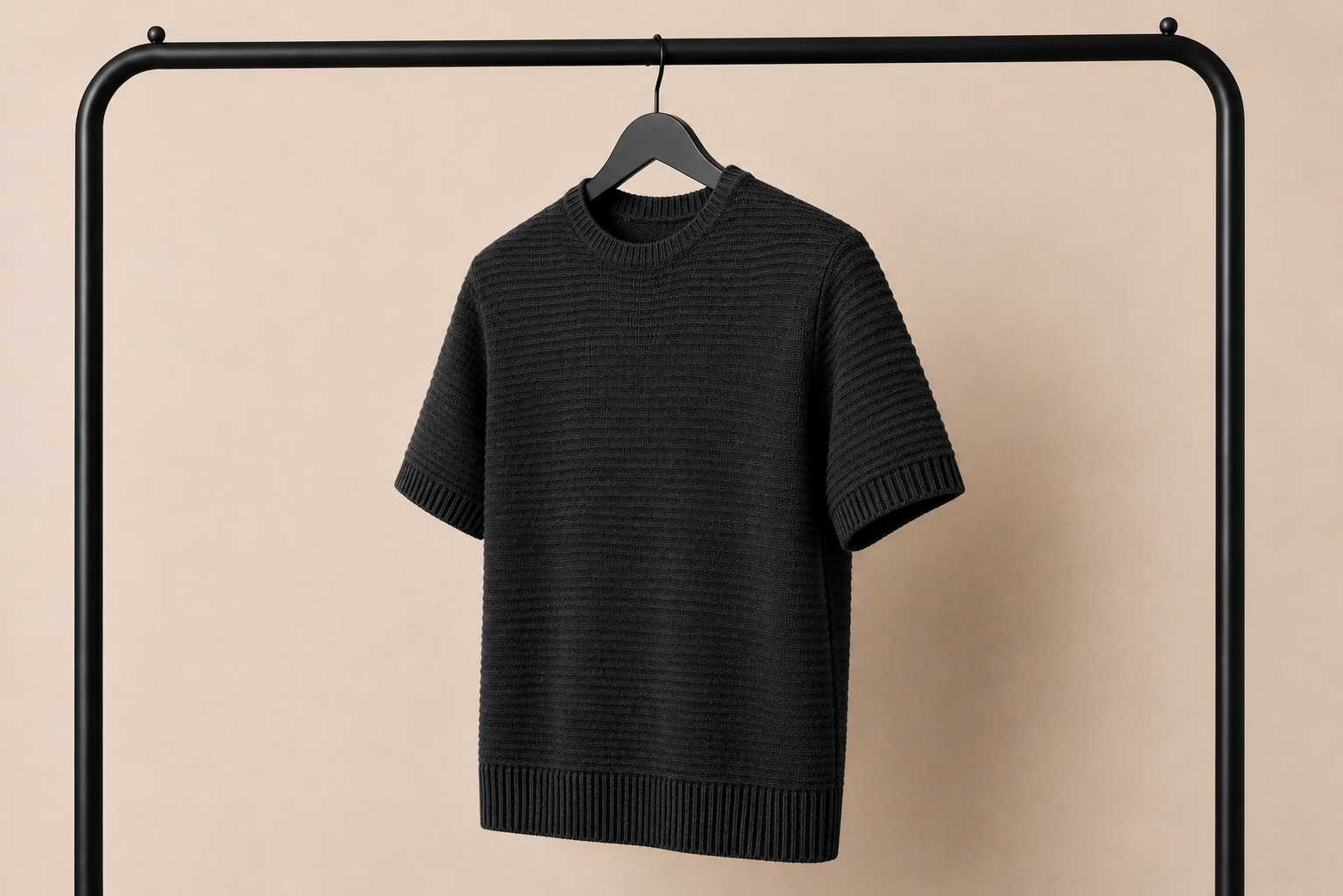 T-Shirt Nera a Maniche Corte 50% Cotone 50% Acrilico – Essential Streetwear | IMPERSONAL