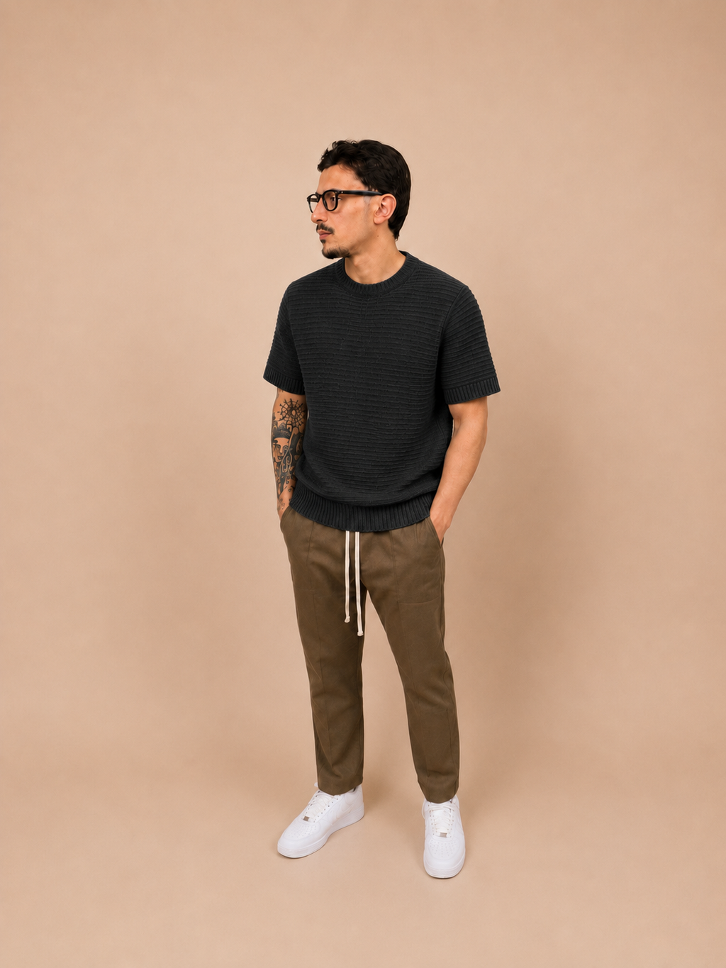 T-Shirt Nera a Maniche Corte 50% Cotone 50% Acrilico – Essential Streetwear | IMPERSONAL